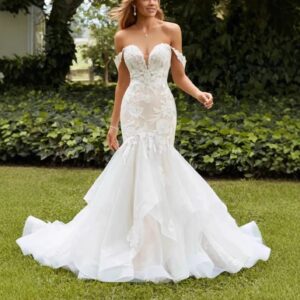 layered-tulle-skirt-mermaid-wedding-dress-with-court-train